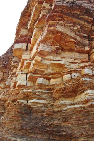 Layered sandstone with two different sets of environment for their formation, Morena, MP