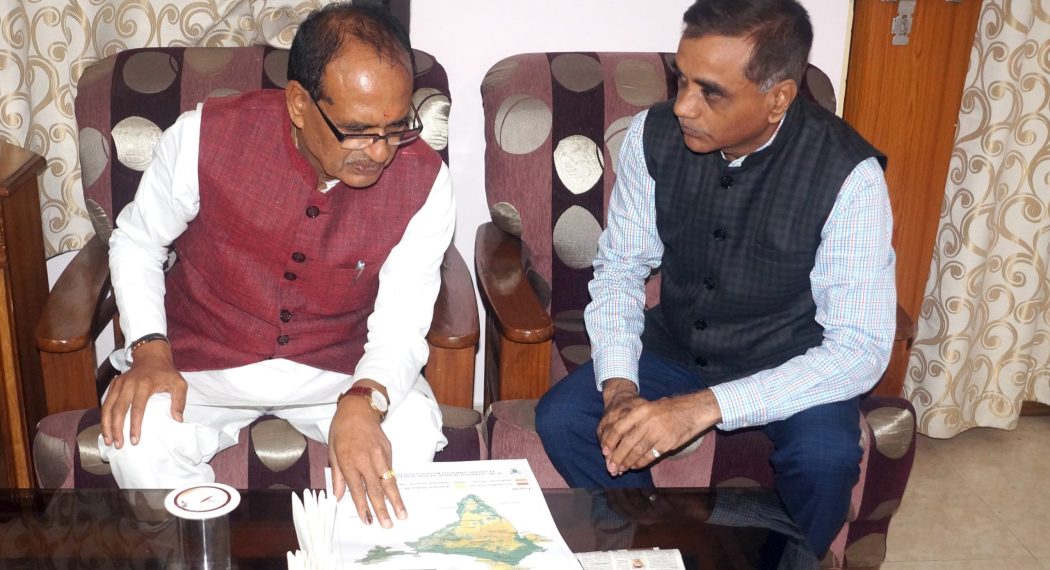 Hon'ble Union Minister of Agriculture & Farmer Welfares of India Sh. Shivraj Singh Chouhan discussing map with Dr. N. G. Patil, Director NBSS&LUP on 17th Nov,2024.