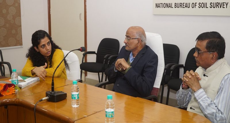 Interaction meeting held with Dr. Mittali Sethi IAS & Director,
VANAMATI, Nagpur and the scientists of the Bureau on January 13,
2023. Dr. N.G. Patil presented the achievements of the institute.