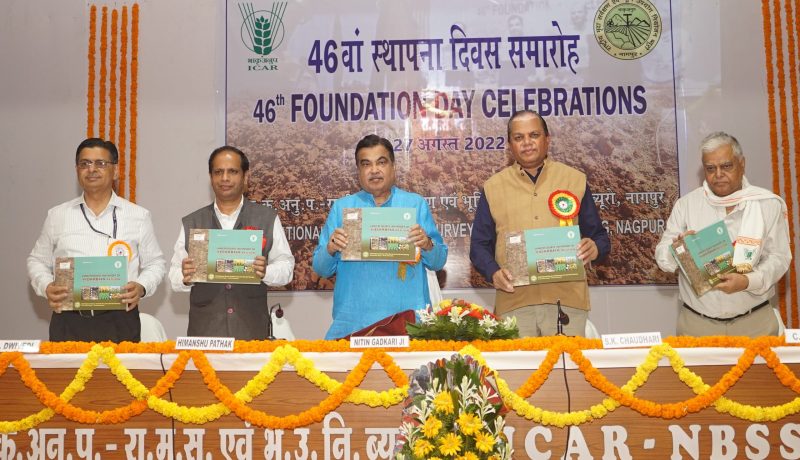 Release of NBSS&LUP Publication on “Land Resources Inventory of Vidarbha Region for Sustainable Land Use Planning” by Shri Nitin Gadkari, Union Minister for Road Transport & Highways, Government of India, New Delhi and Chief Guest of the 46th Foundation Day of ICAR-NBSS&LUP, Nagpur on 27th August, 2022. Dr. Himanshu Pathak, Secretary, DARE and Hon’ble DG, ICAR, Dr. S.K. Chaudhari, DDG (NRM), Dr. C.D. Mayee, Ex -Chairman, ASRB, New Delhi and Dr. B.S. Dwivedi, Director, ICAR-NBSS&LUP, Nagpur also joined to release the publication.