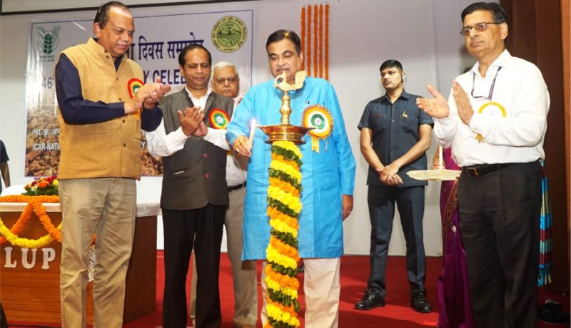 Shri Nitin Gadkari, Union Minister for Road Transport & Highways, Government of India, New Delhi and Chief Guest of the function lighting the traditional lamp during the 46th Foundation Day of ICAR-NBSS&LUP, Nagpur on 27th August, 2022. Dr. Himanshu Pathak, Secretary, DARE and Hon’ble DG, ICAR, Dr. S.K. Chaudhari, DDG (NRM), Dr. C.D. Mayee, Ex -Chairman, ASRB, New Delhi and Dr. B.S. Dwivedi, Director, ICAR-NBSS&LUP, Nagpur looks on.