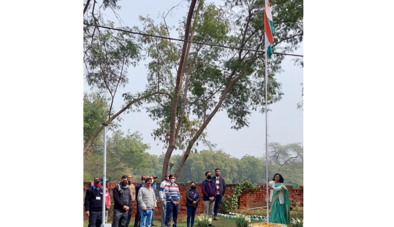 Dr. Jaya N. Surya,Head (I/c) of ICAR-NBSS&LUP RC-Delhi hoisting National Flag on Republic Day (26th Jan, 2022)