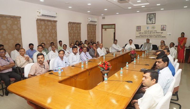 Dr. Trilochan Mohapatra, Secretary (DARE) & Director General (ICAR) and Dr. Suresh
Kumar Chaudhari, DDG (NRM), New Delhi interacting with  staff members of ICAR-NBSS&LUP, Nagpur and its Regional centers on 26th June, 2022